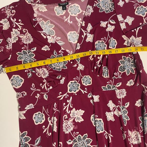 Torrid Berry Floral Stretch Knit Dress Womens Size 3X Burgundy Flutter Sleeve - Picture 9 of 10